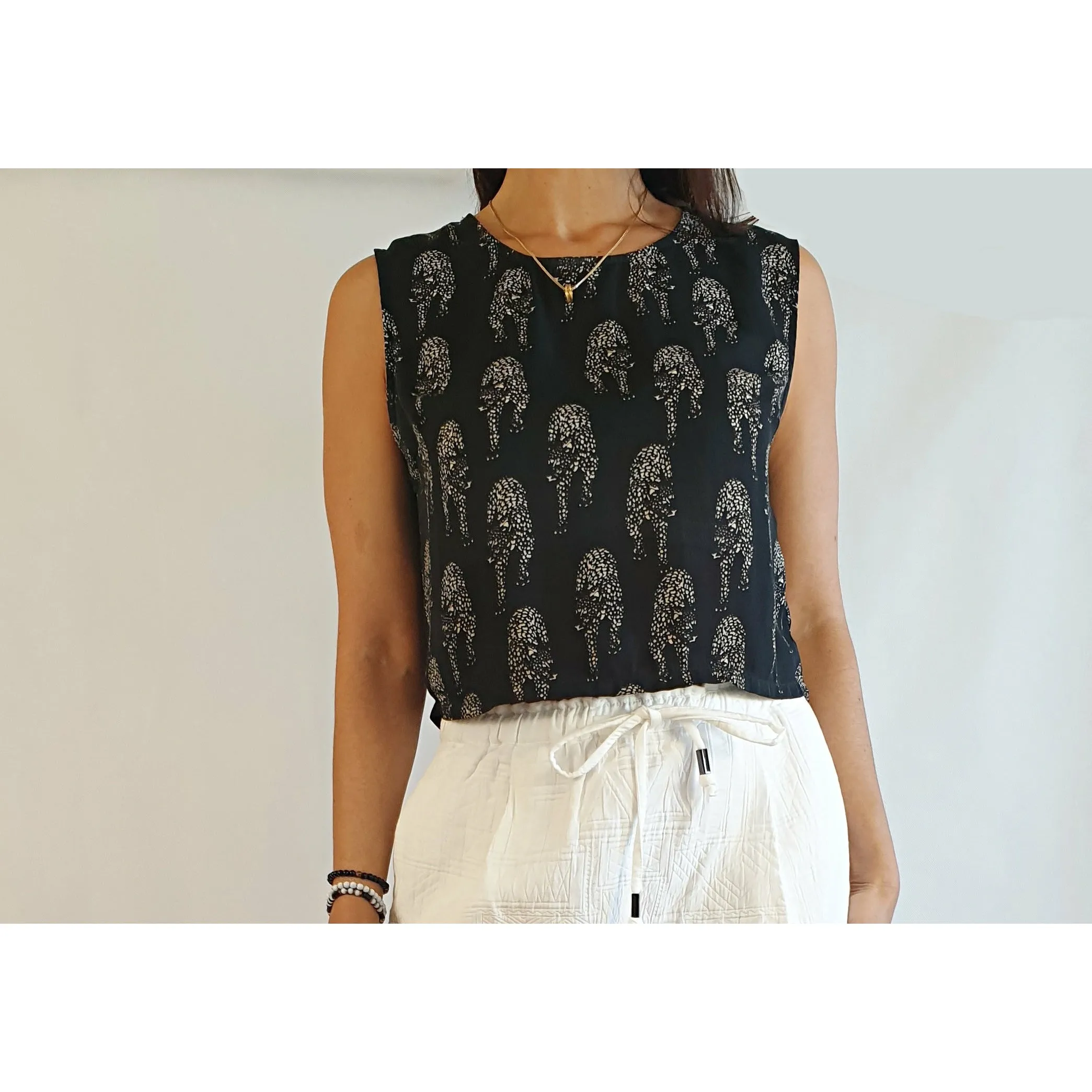 Alice in the Eve second hand cropped black sleeveless top with leopard print size 12