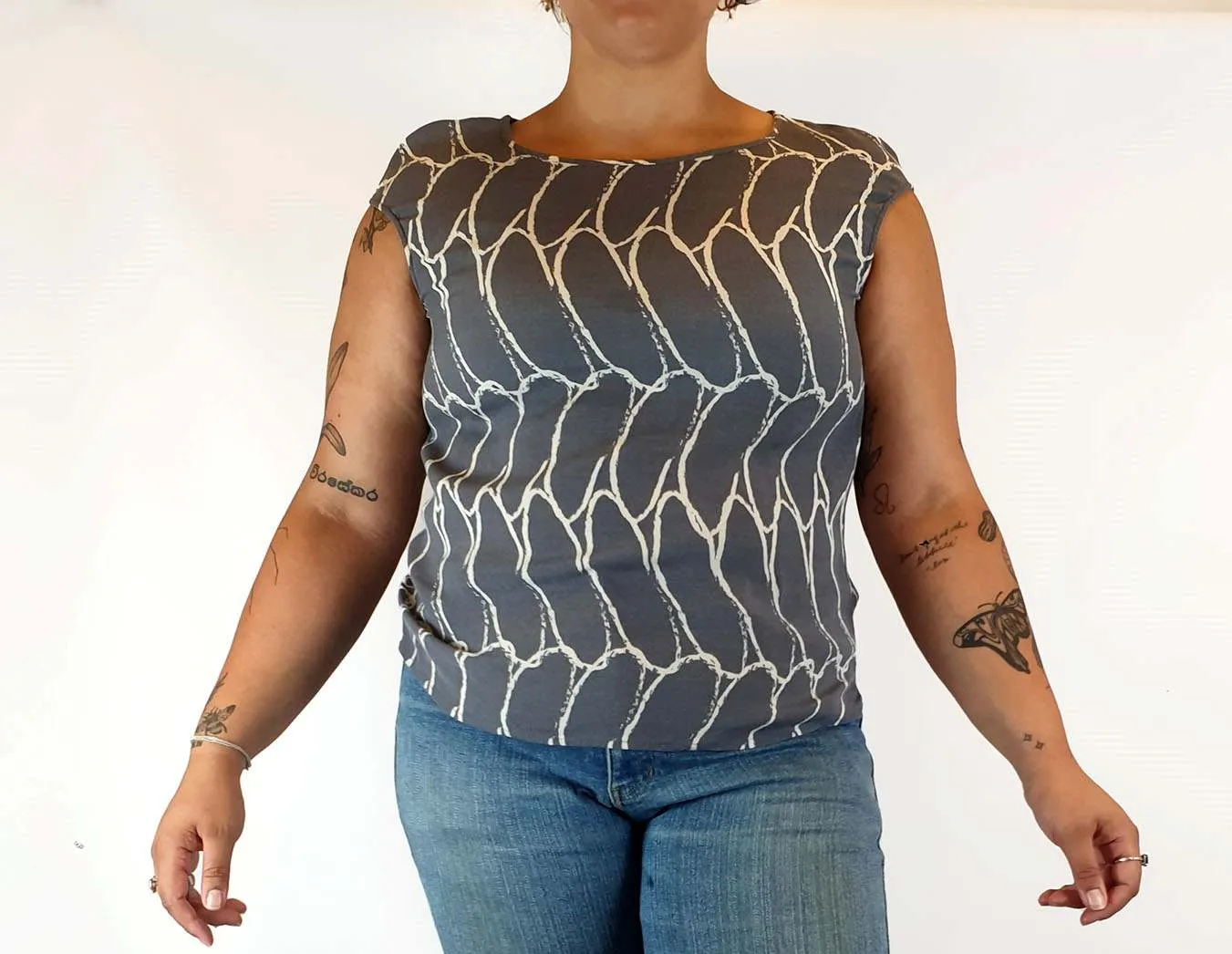 Elk grey print cap sleeve top size L
