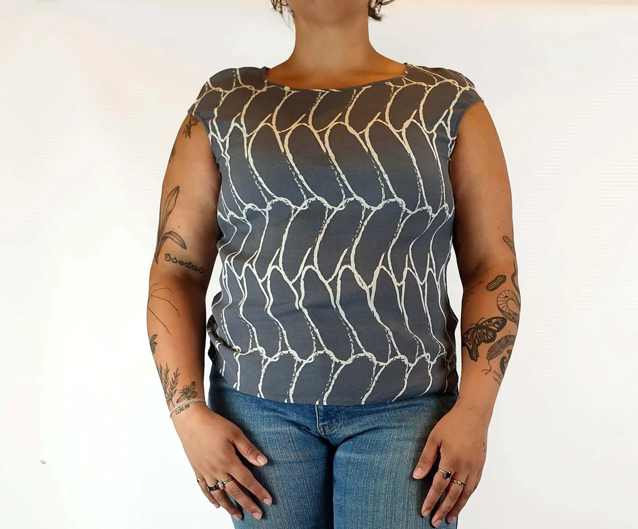 Elk grey print cap sleeve top size L