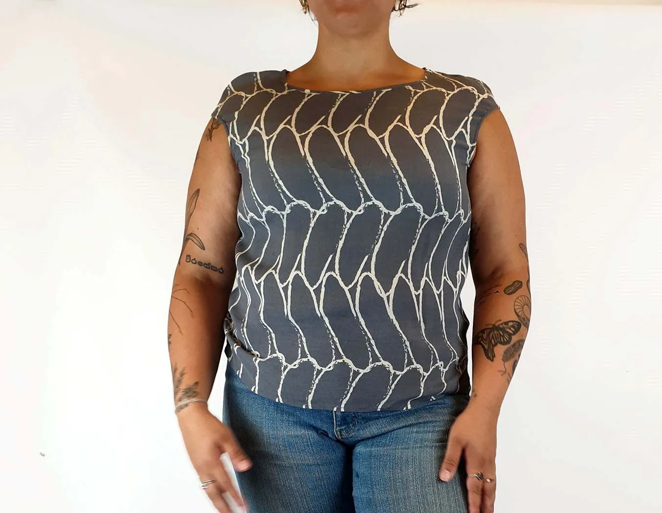 Elk grey print cap sleeve top size L