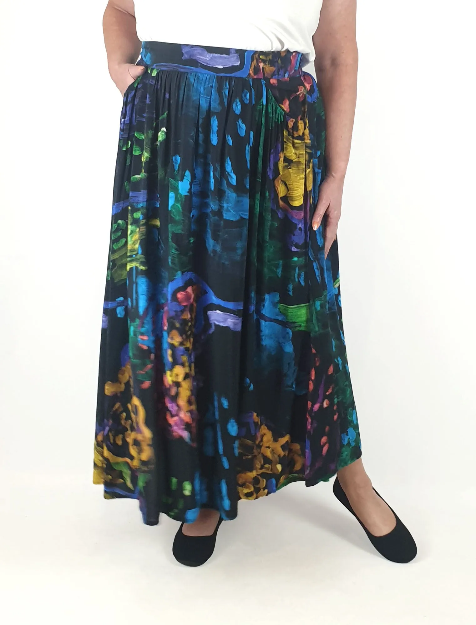 Elk stunning unique print skirt size 18