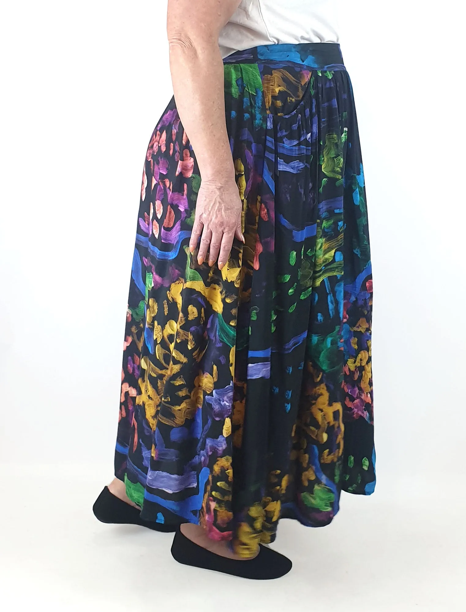 Elk stunning unique print skirt size 18