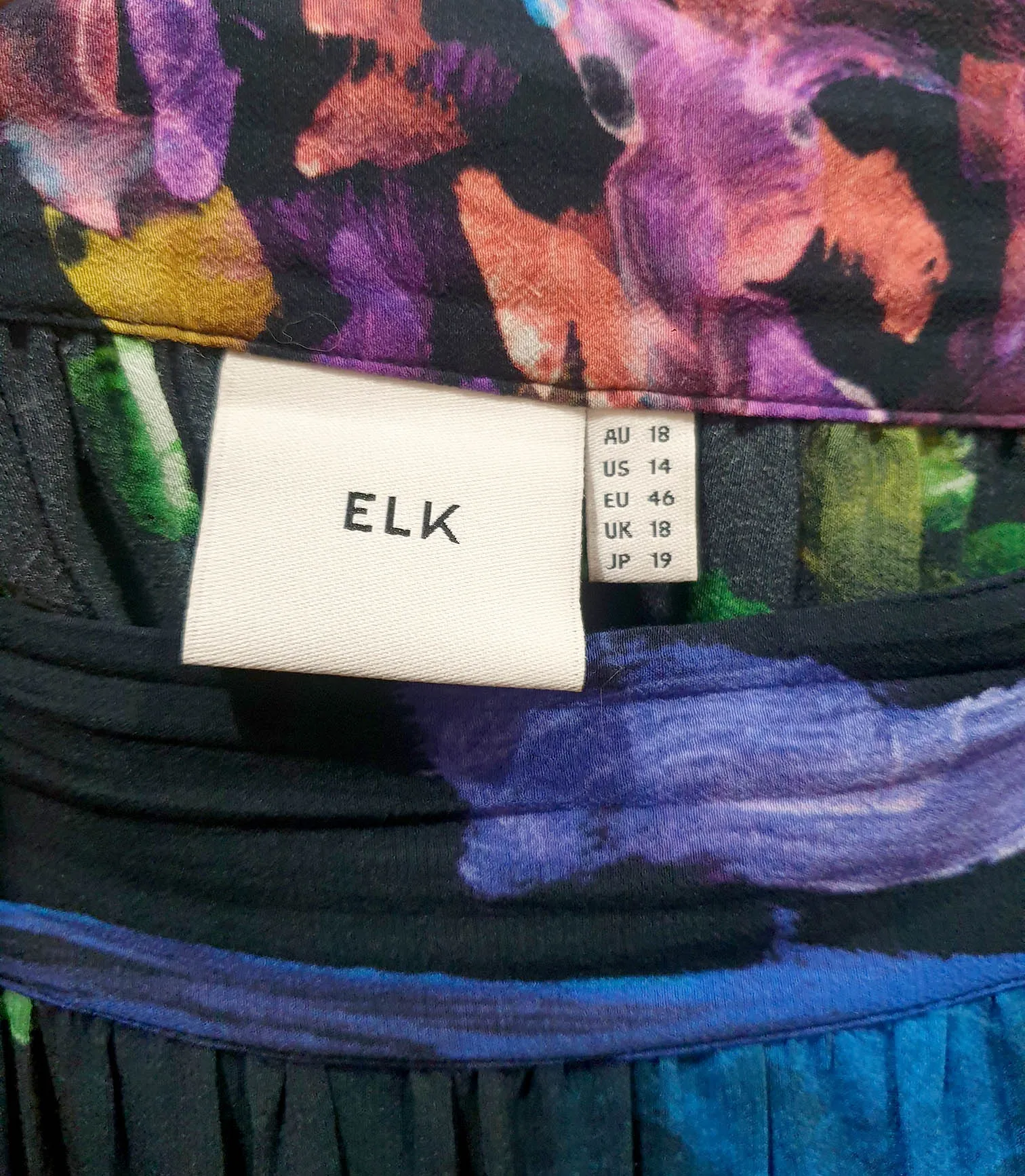 Elk stunning unique print skirt size 18