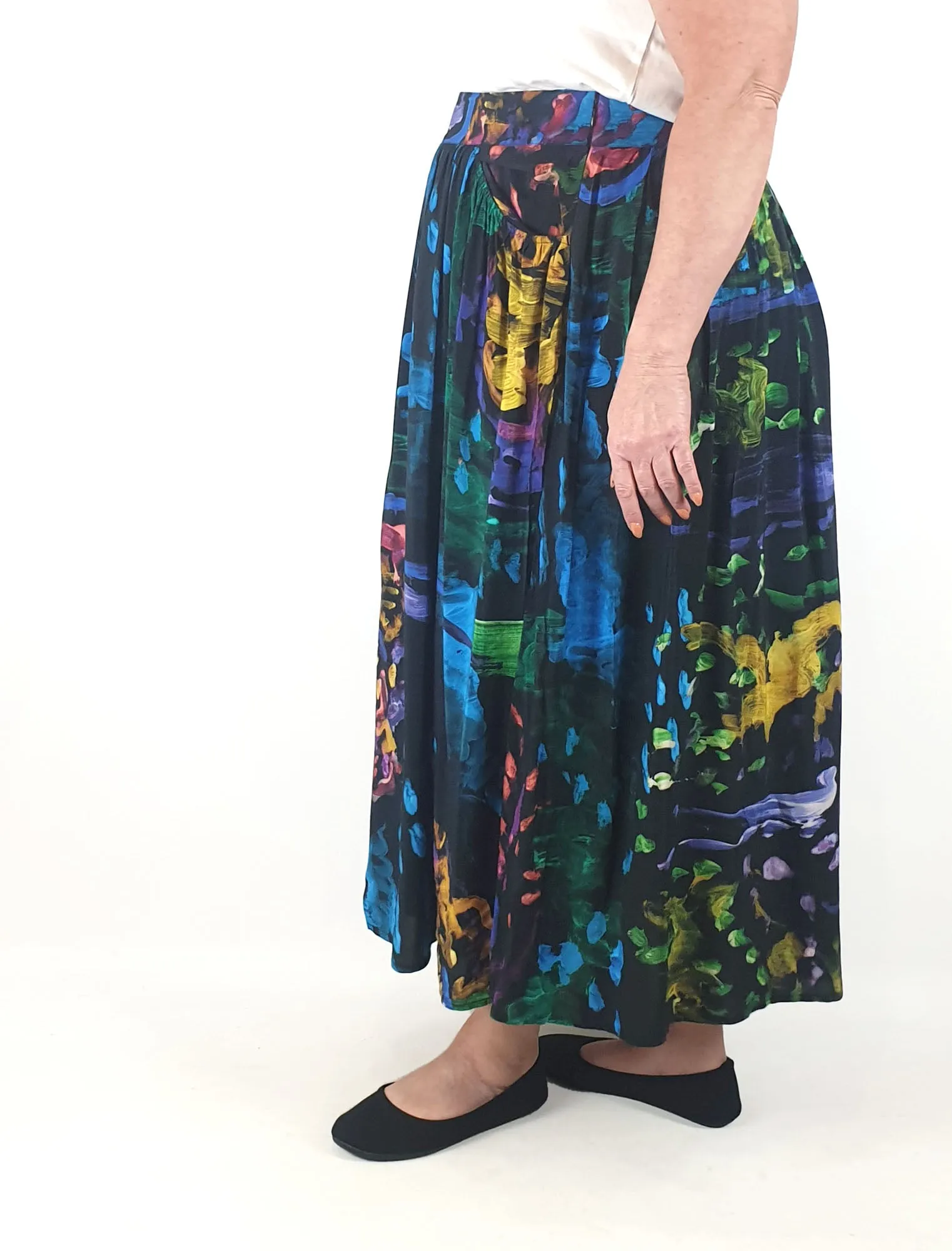 Elk stunning unique print skirt size 18