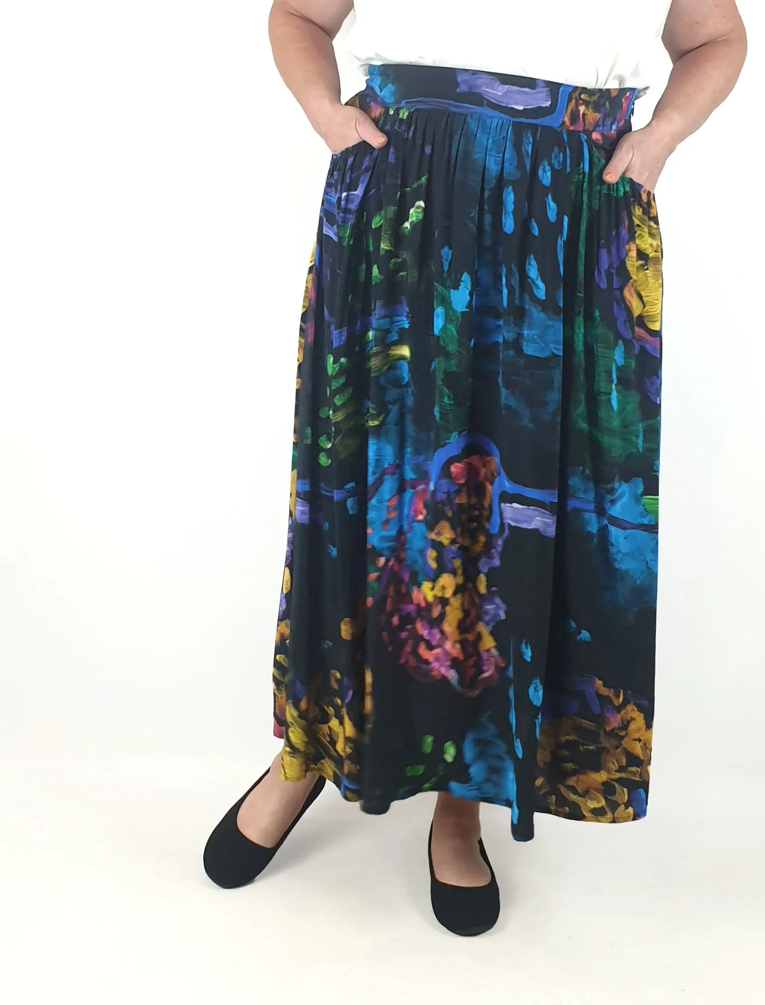 Elk stunning unique print skirt size 18