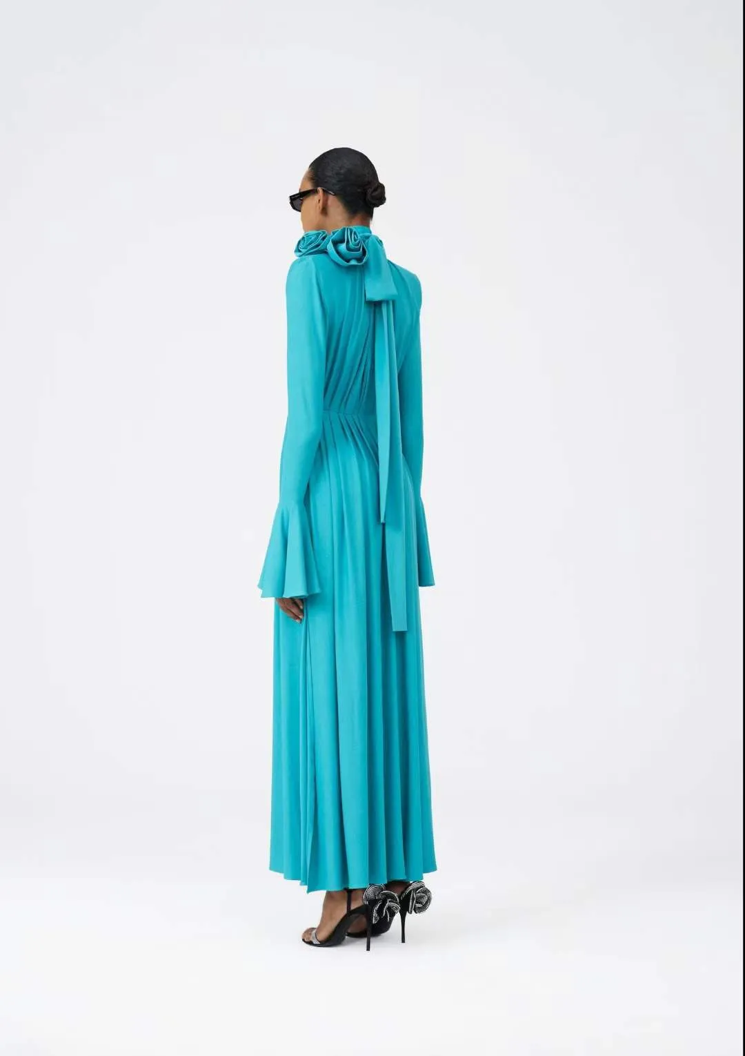 ERIN LANTERN SLEEVE HIGH COLLAR FLOWER SLIT MIDI DRESS IN BLUE