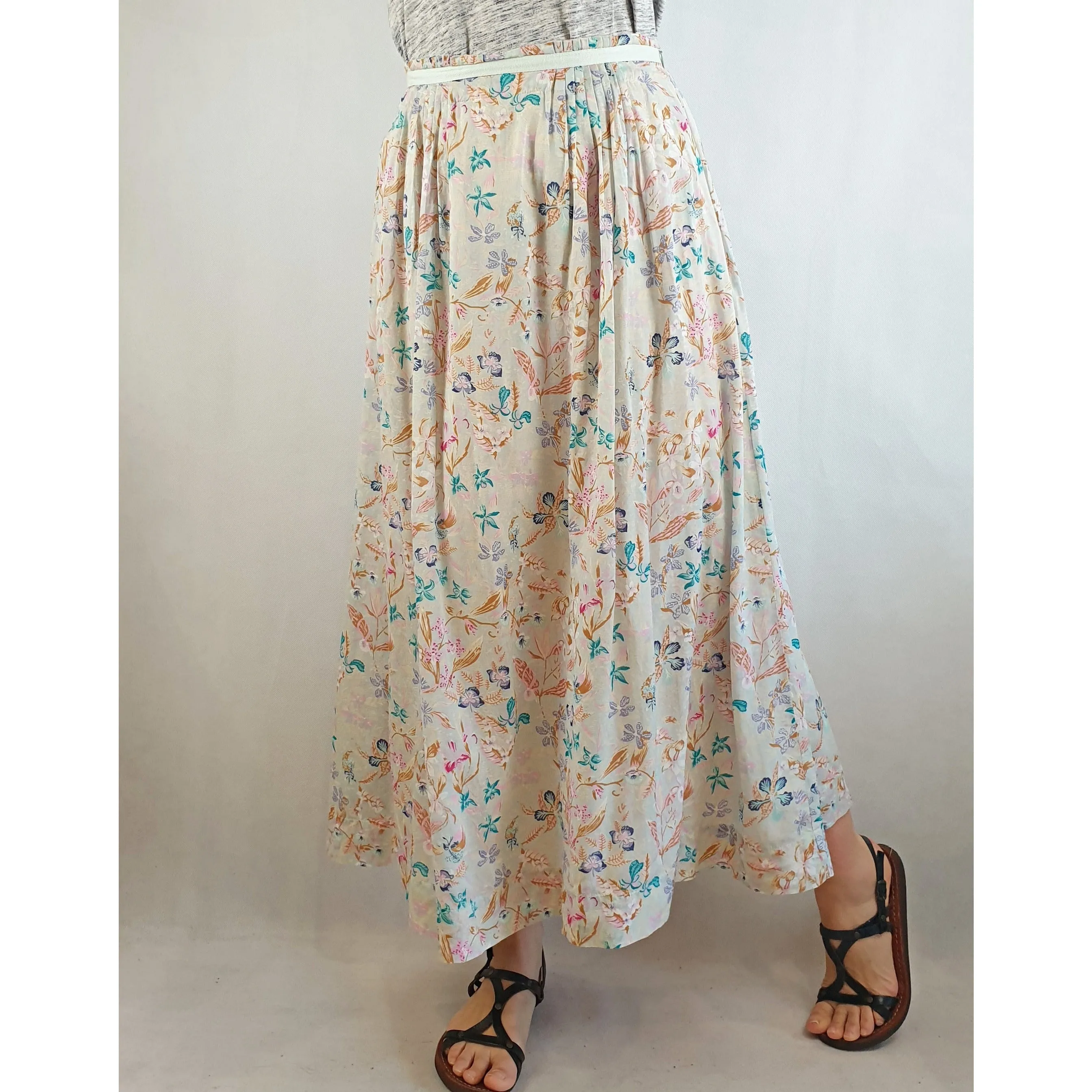 Fleur Wood maxi skirt with blue with floral print size 1 (best fits size 8)