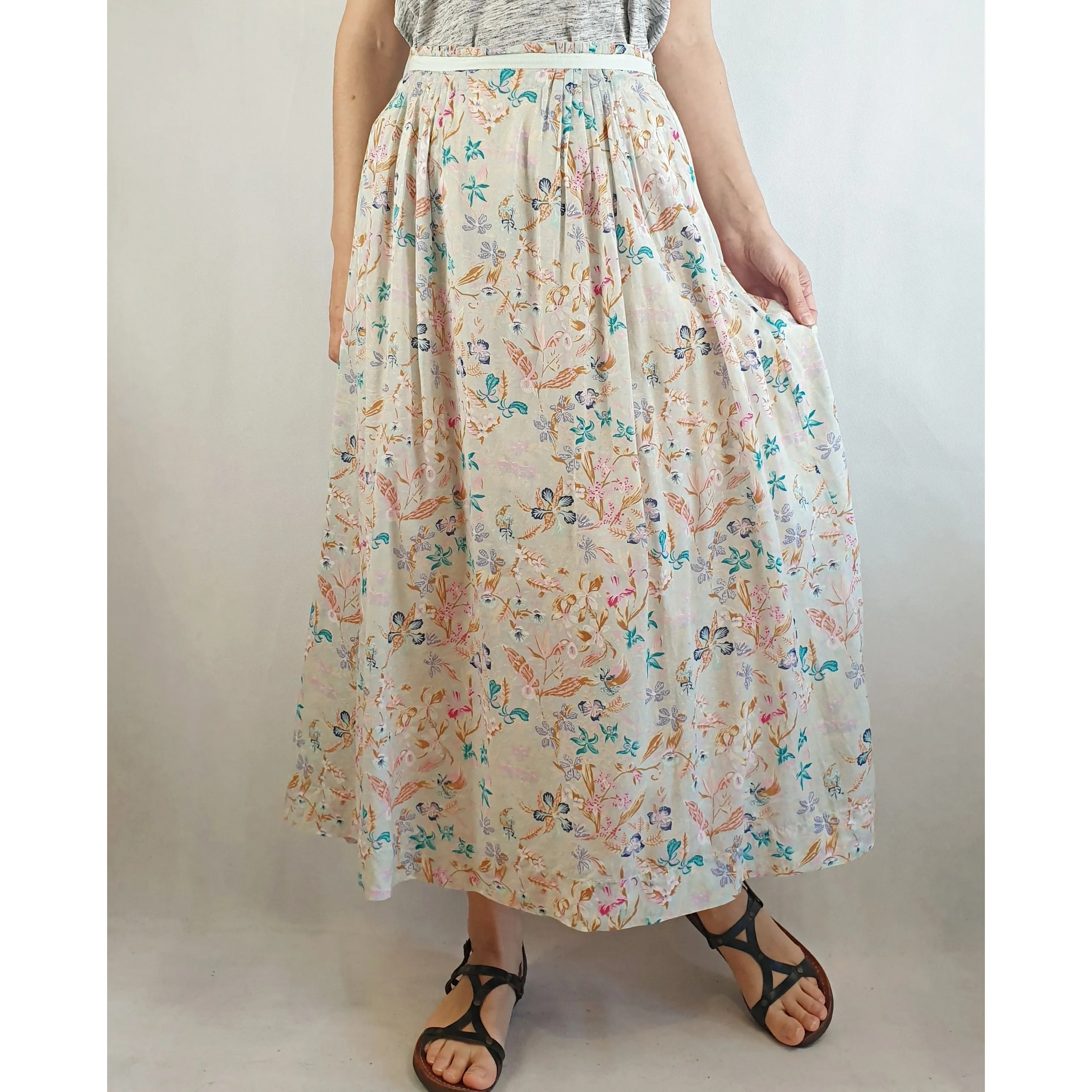 Fleur Wood maxi skirt with blue with floral print size 1 (best fits size 8)