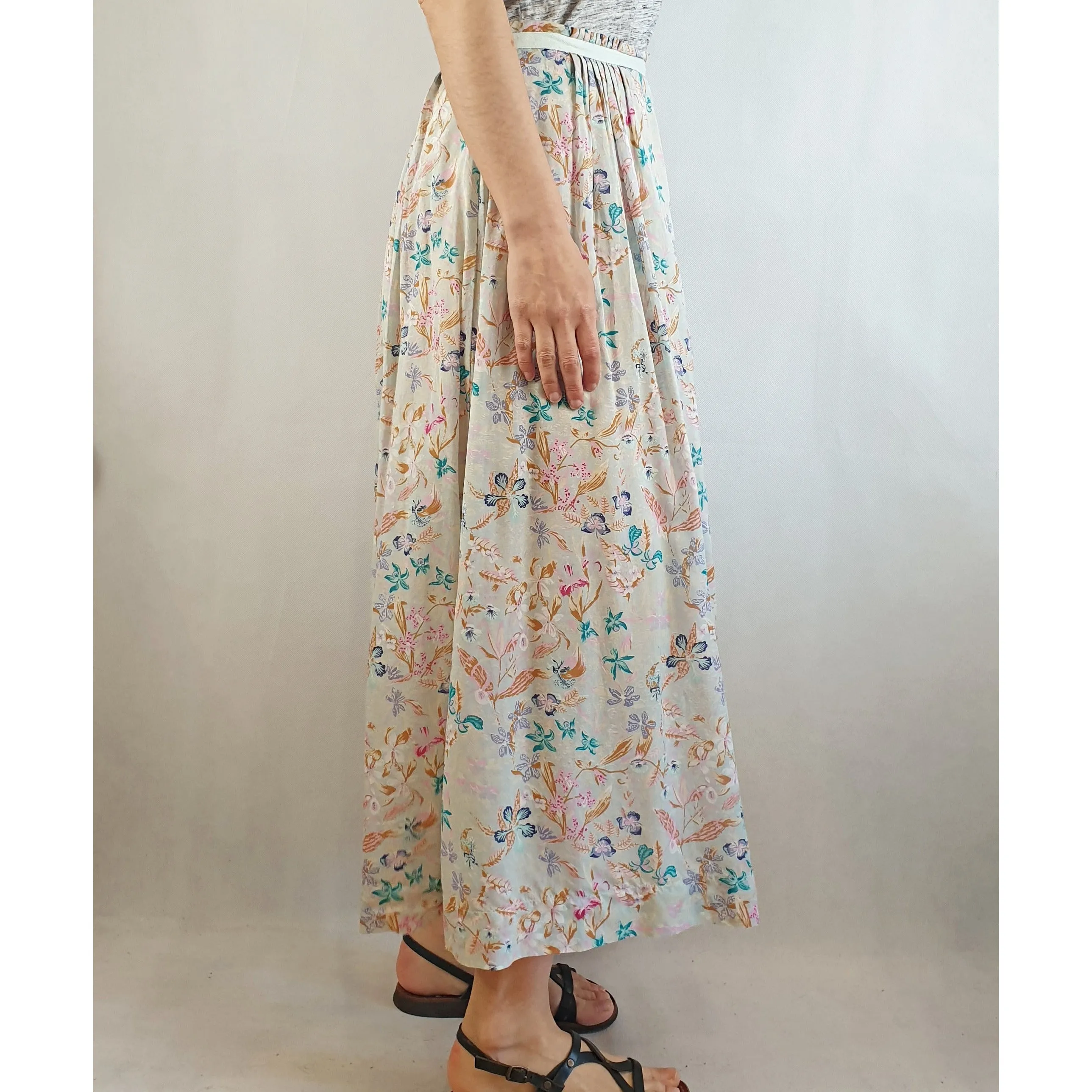 Fleur Wood maxi skirt with blue with floral print size 1 (best fits size 8)