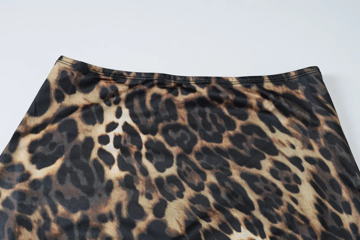 Leopard print contrast mini skirt