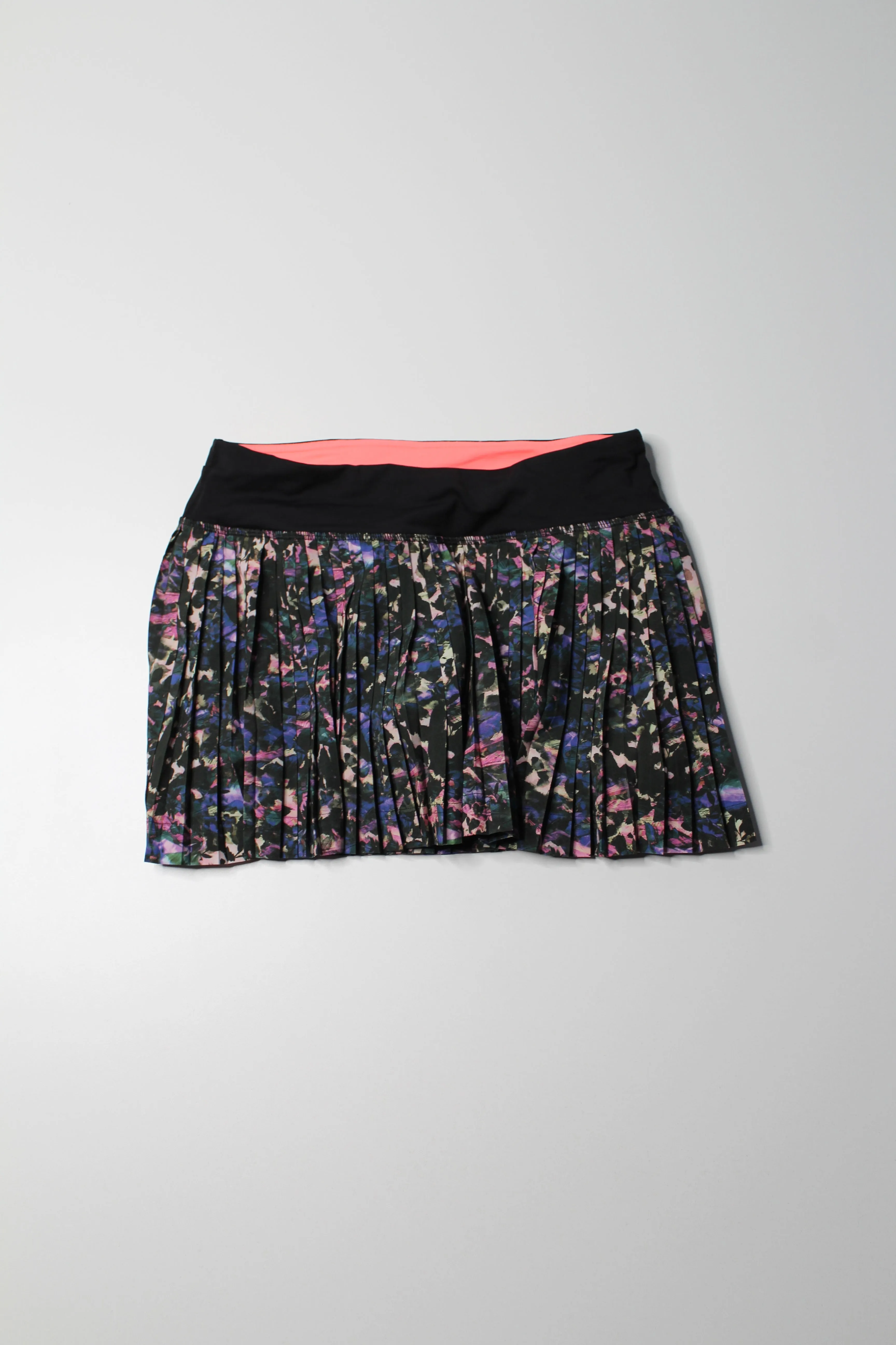 Lululemon floral backdrop black multi / black ‘pleat to street’ skirt, size 4