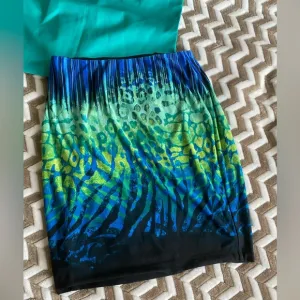 Muse stretch pencil skirt-size Sz 8us