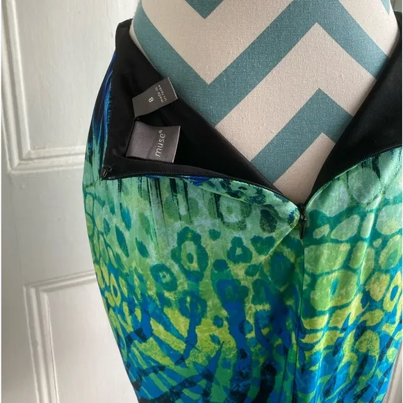Muse stretch pencil skirt-size Sz 8us
