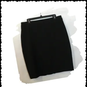 NECESSARY LITTLE BLACK KNEE LENGHT PENCIL SKIRT