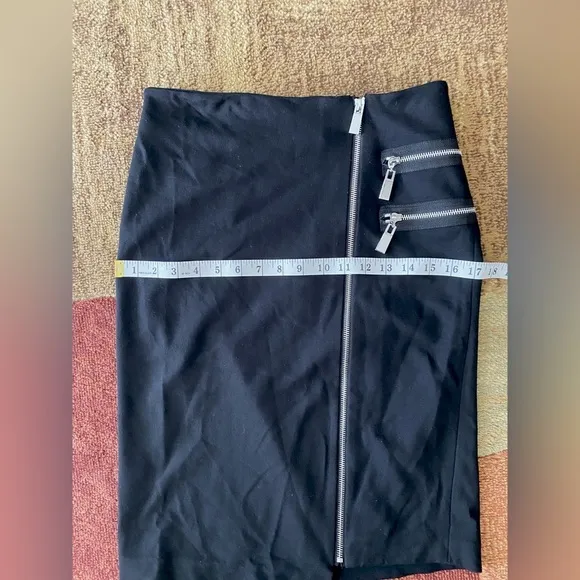 NWOT - Vince Camuto Black Bodycon Pencil Skirt with Silver Zipper Details
