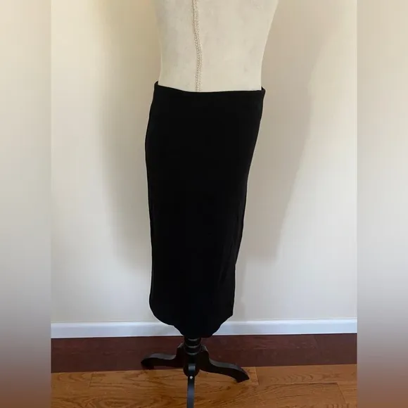 NWOT - Vince Camuto Black Bodycon Pencil Skirt with Silver Zipper Details