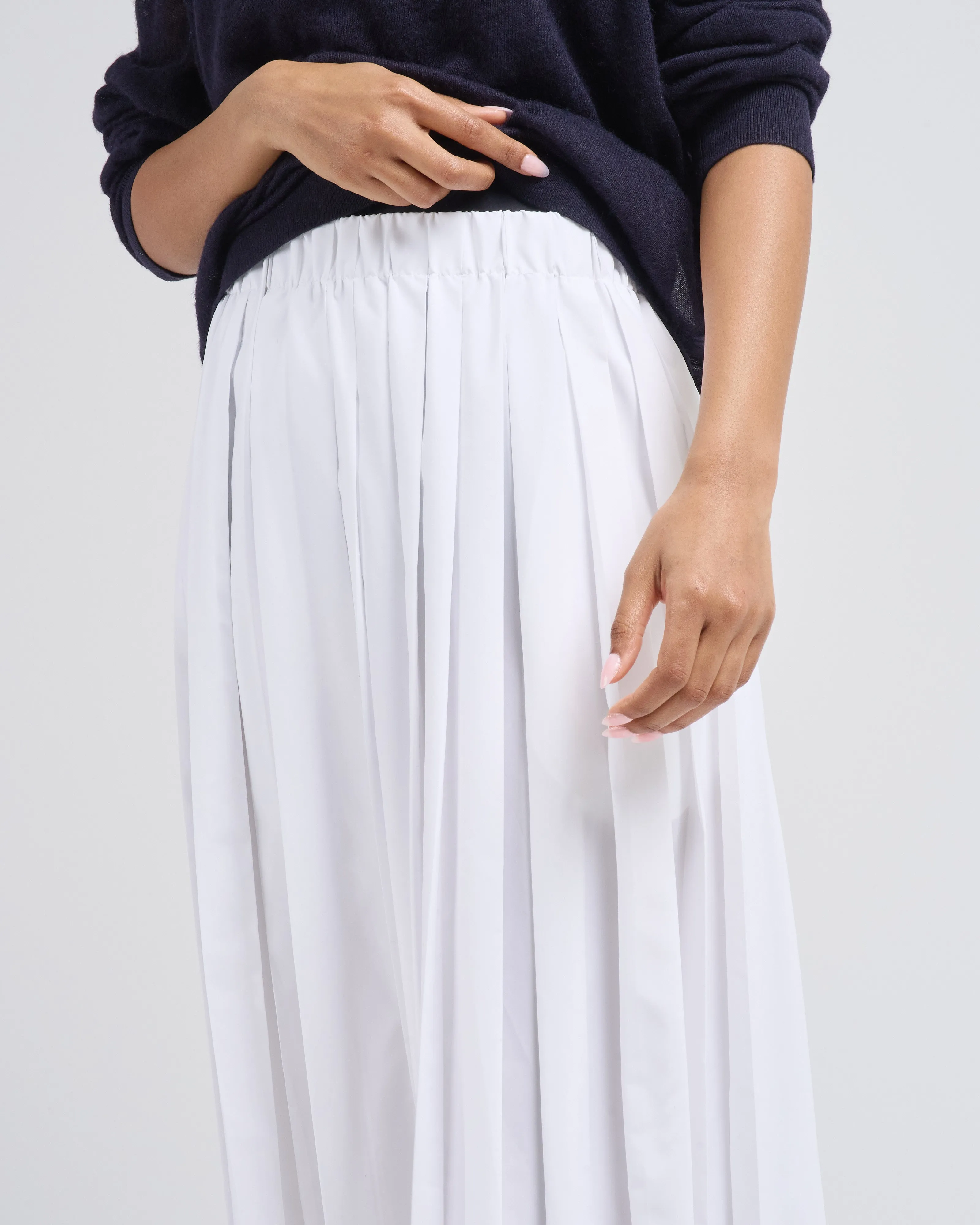 nylon pleated pull on skirt