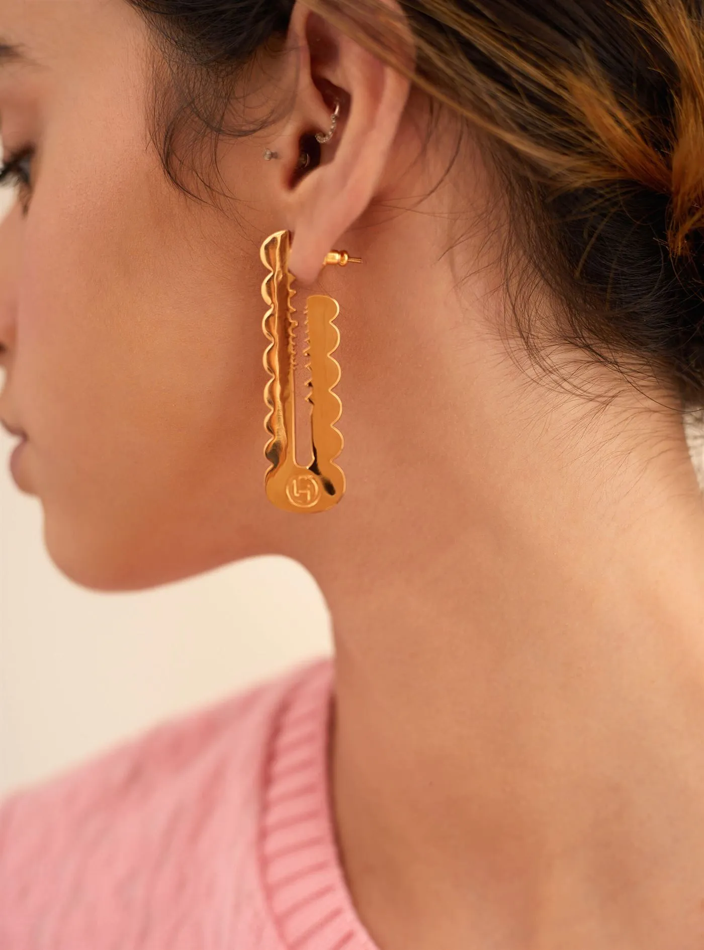 Outhouse   I   OH Epee Melrose Avenue Maxi Earrings Brass Gold Accessories  OHAW21EA502