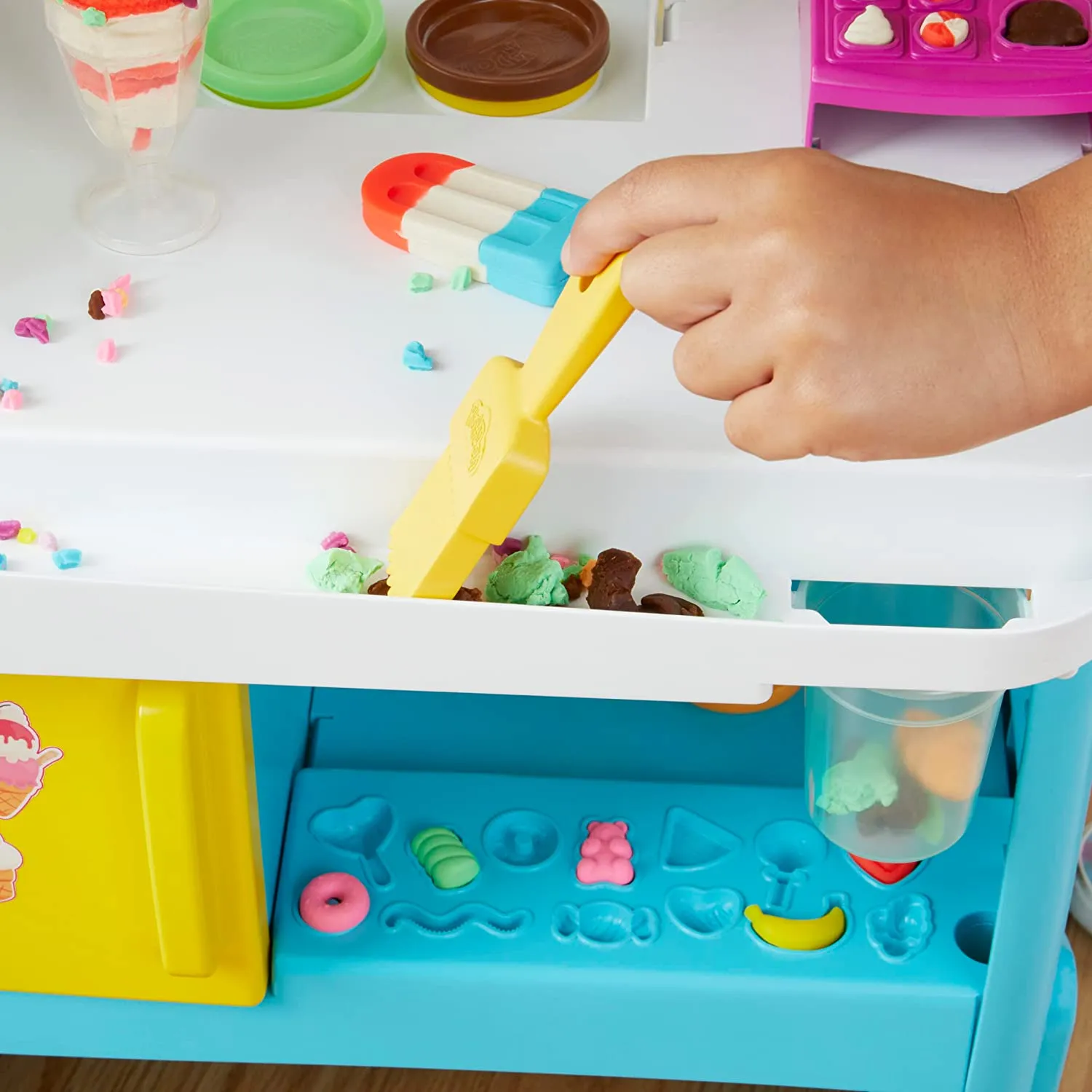 Play Doh Ultimate Ice Cream Truck
