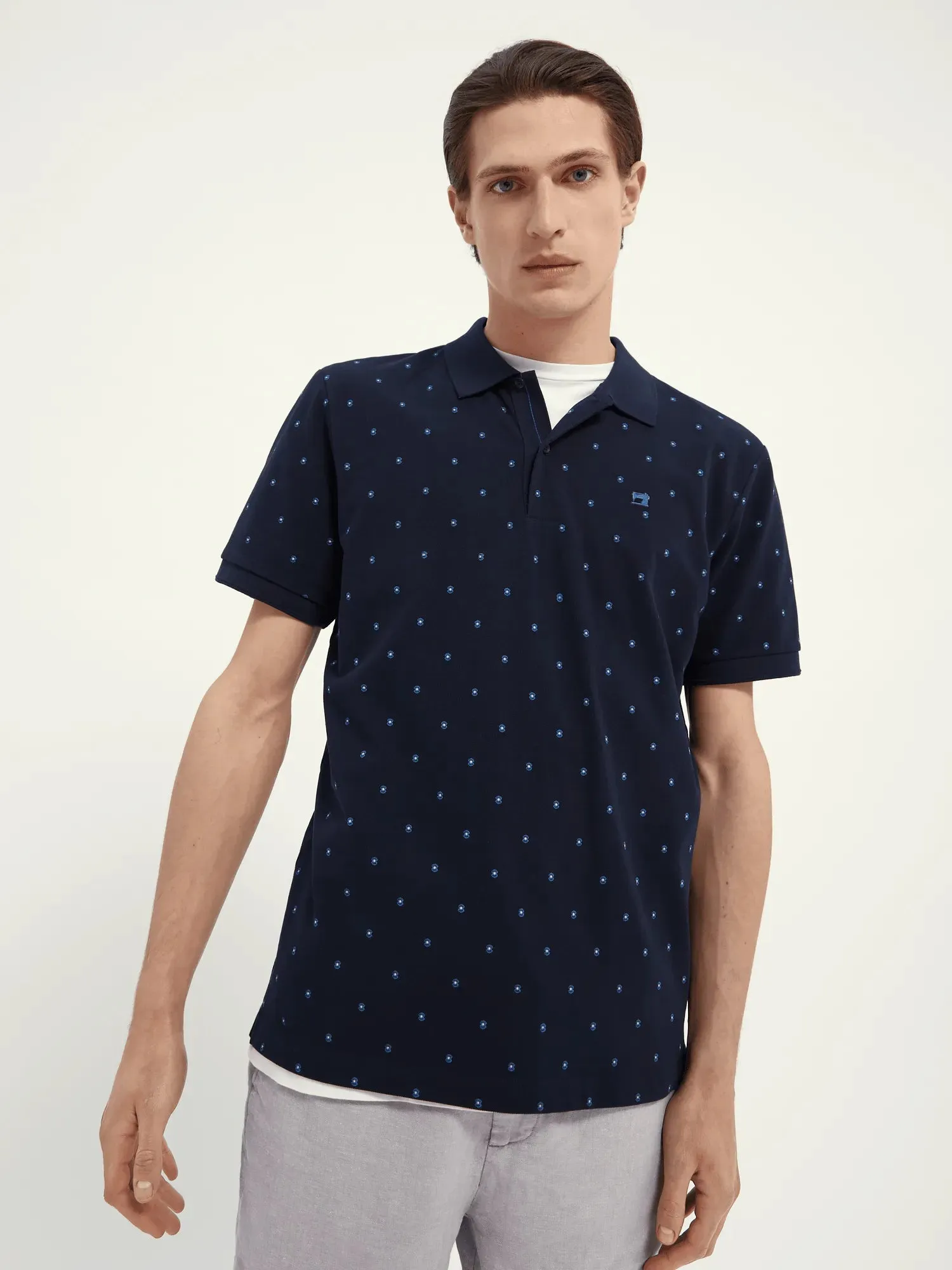 Polo de piqué de algodón orgánico con diseño estampado