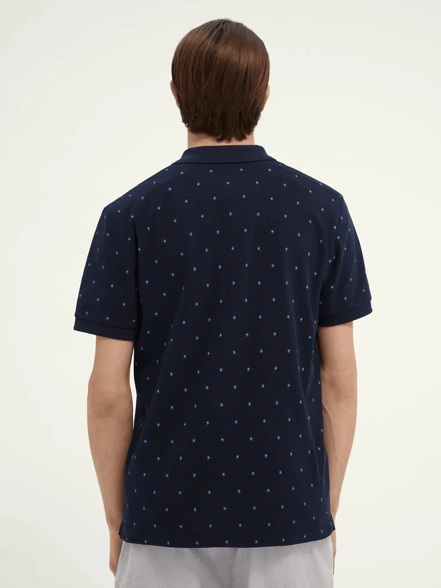 Polo de piqué de algodón orgánico con diseño estampado