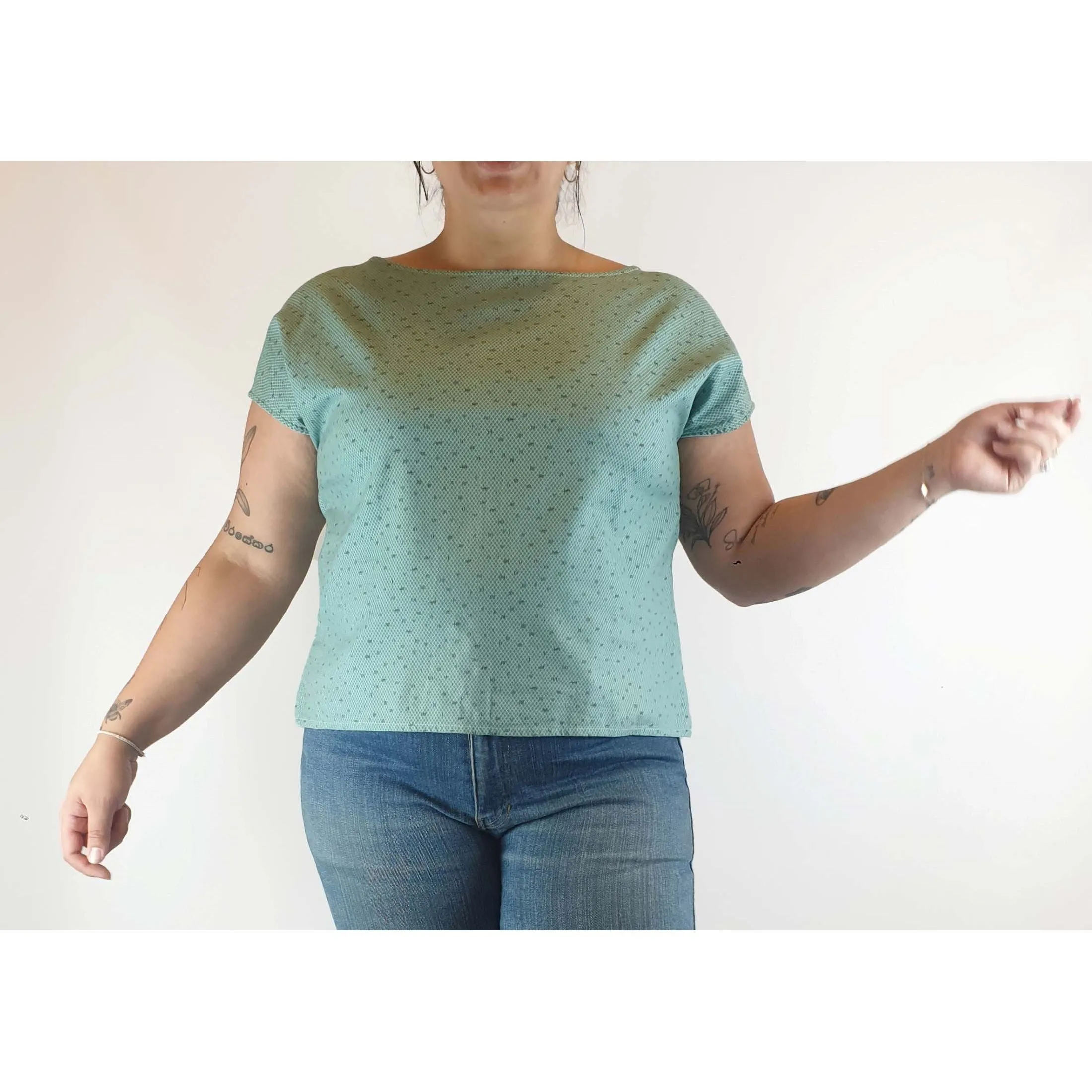 Theadora Jones pre-owned green print 100% cotton shell top size XL (best fits size 14-16)