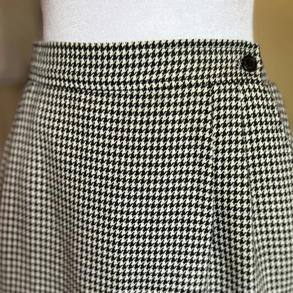 Vintage Houndstooth Midi Pencil Skirt w/ Pockets by JG Petite Collection